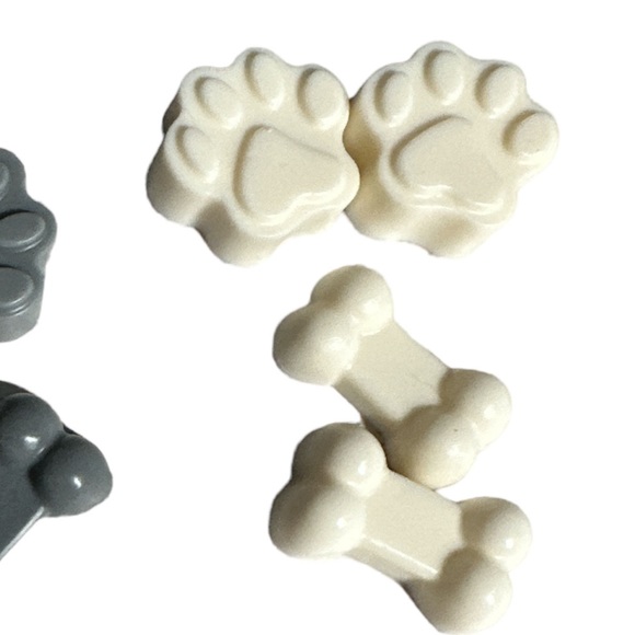 4- Hand Crafted Soap - Charcoal eucalyptus & vanilla Paws & Bones 🐾 - Picture 6 of 7